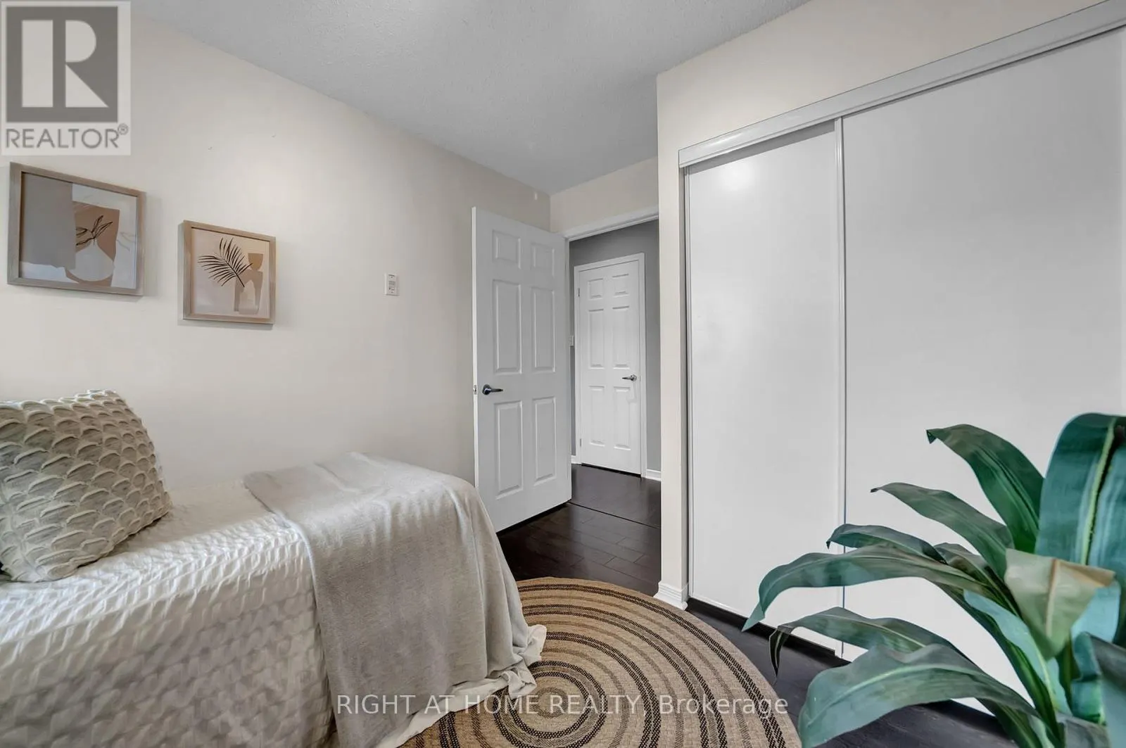 205 - 132 ASPEN SPRINGS DRIVE, #205