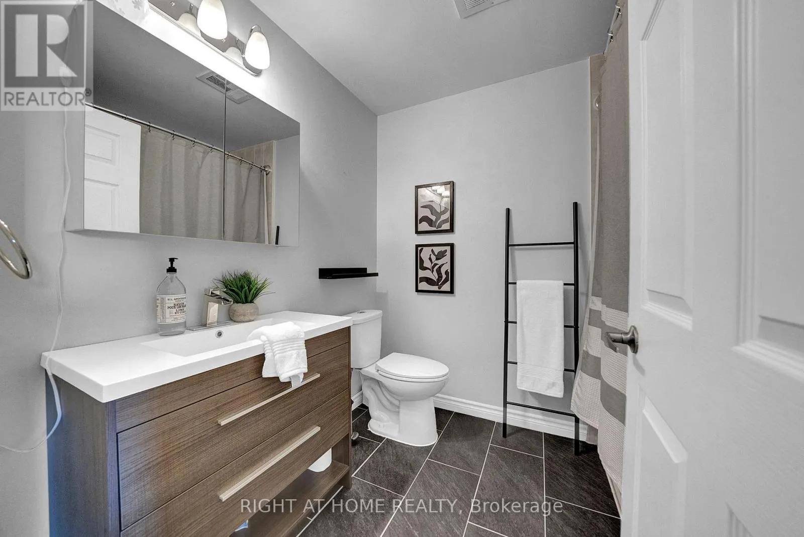 205 - 132 ASPEN SPRINGS DRIVE, #205