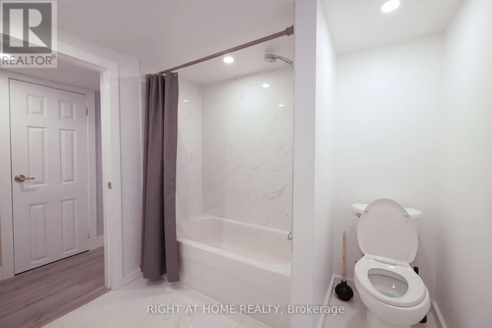 72 CLAYMORE CRESCENT