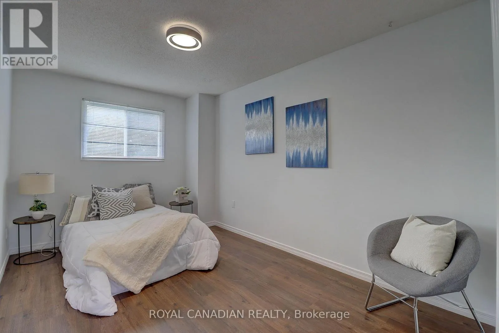 40 DONCASTER CRESCENT