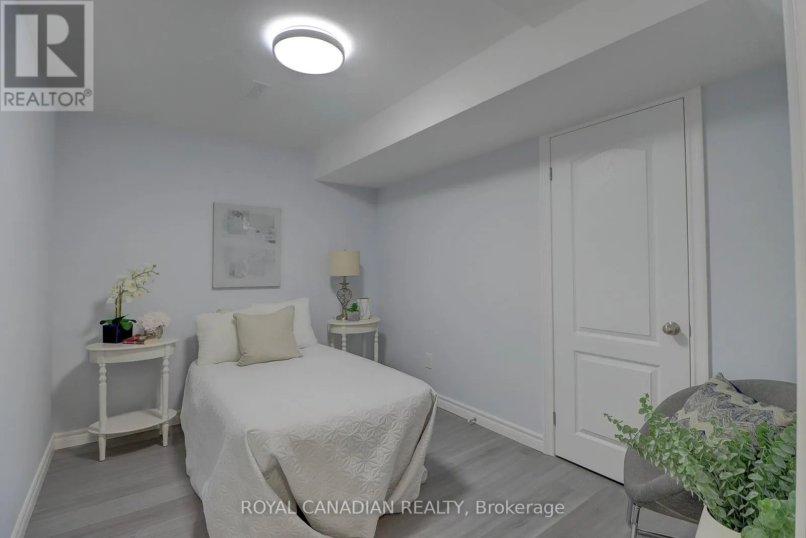 40 DONCASTER CRESCENT