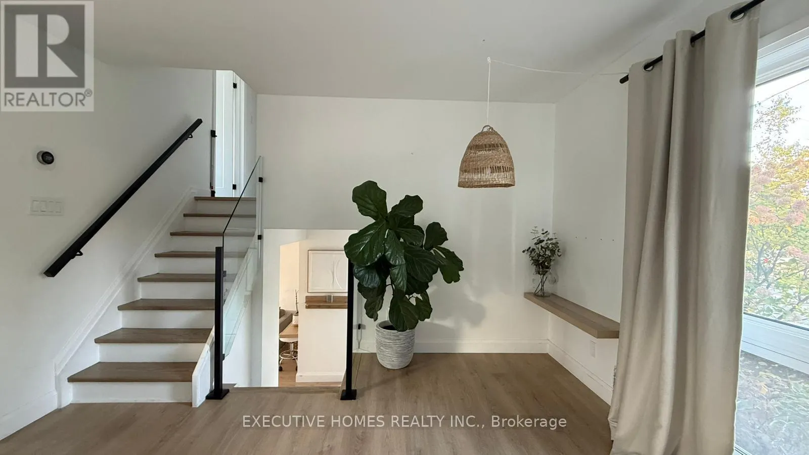 1045 BEAUFORT AVENUE