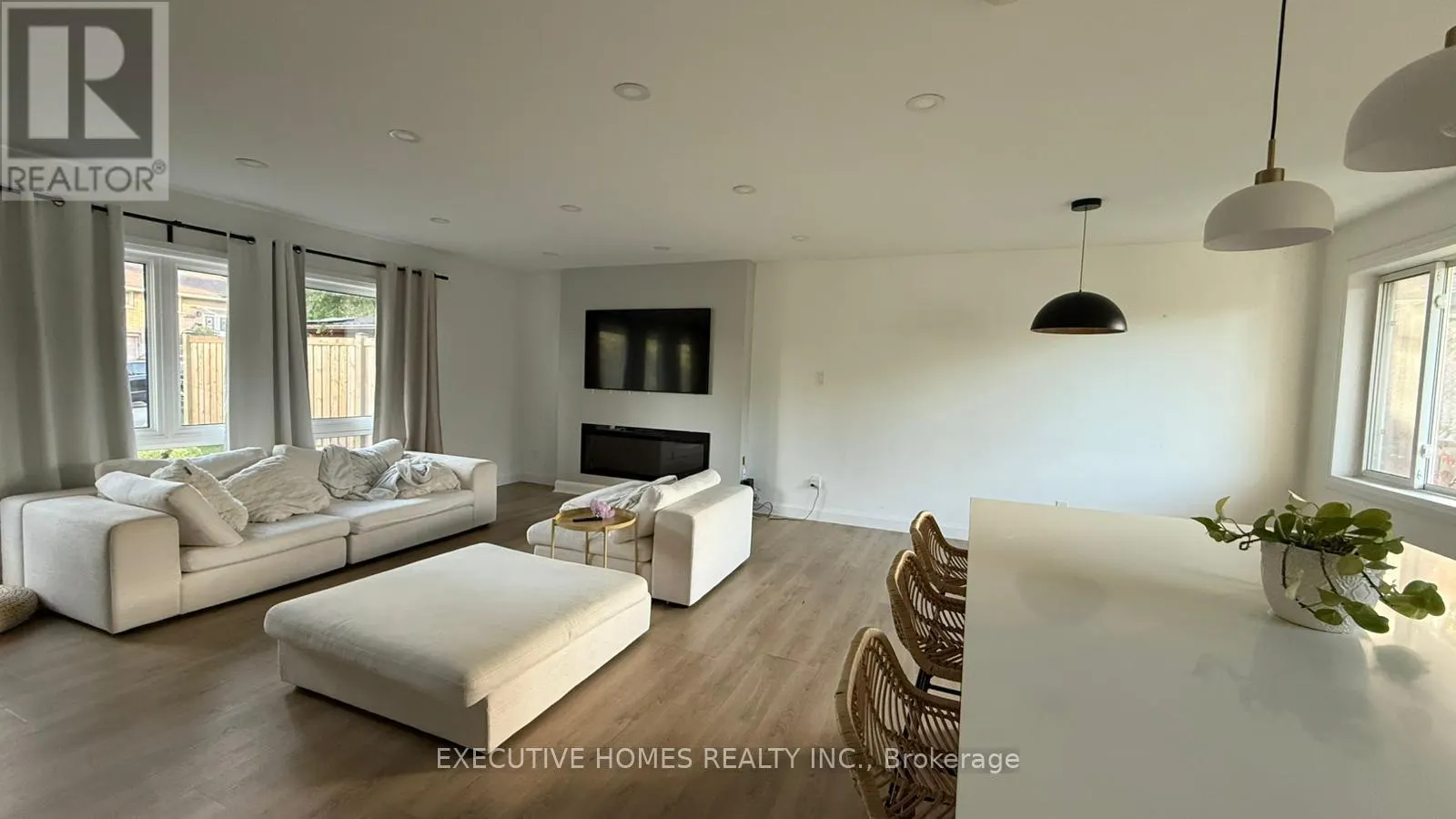 1045 BEAUFORT AVENUE