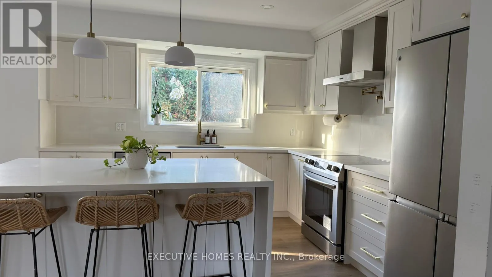 1045 BEAUFORT AVENUE