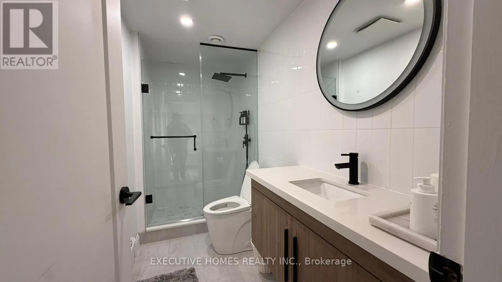 1045 BEAUFORT AVENUE