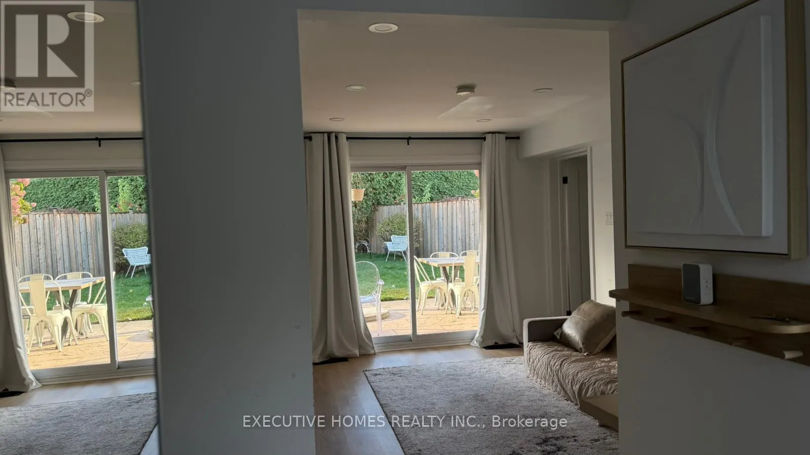 1045 BEAUFORT AVENUE