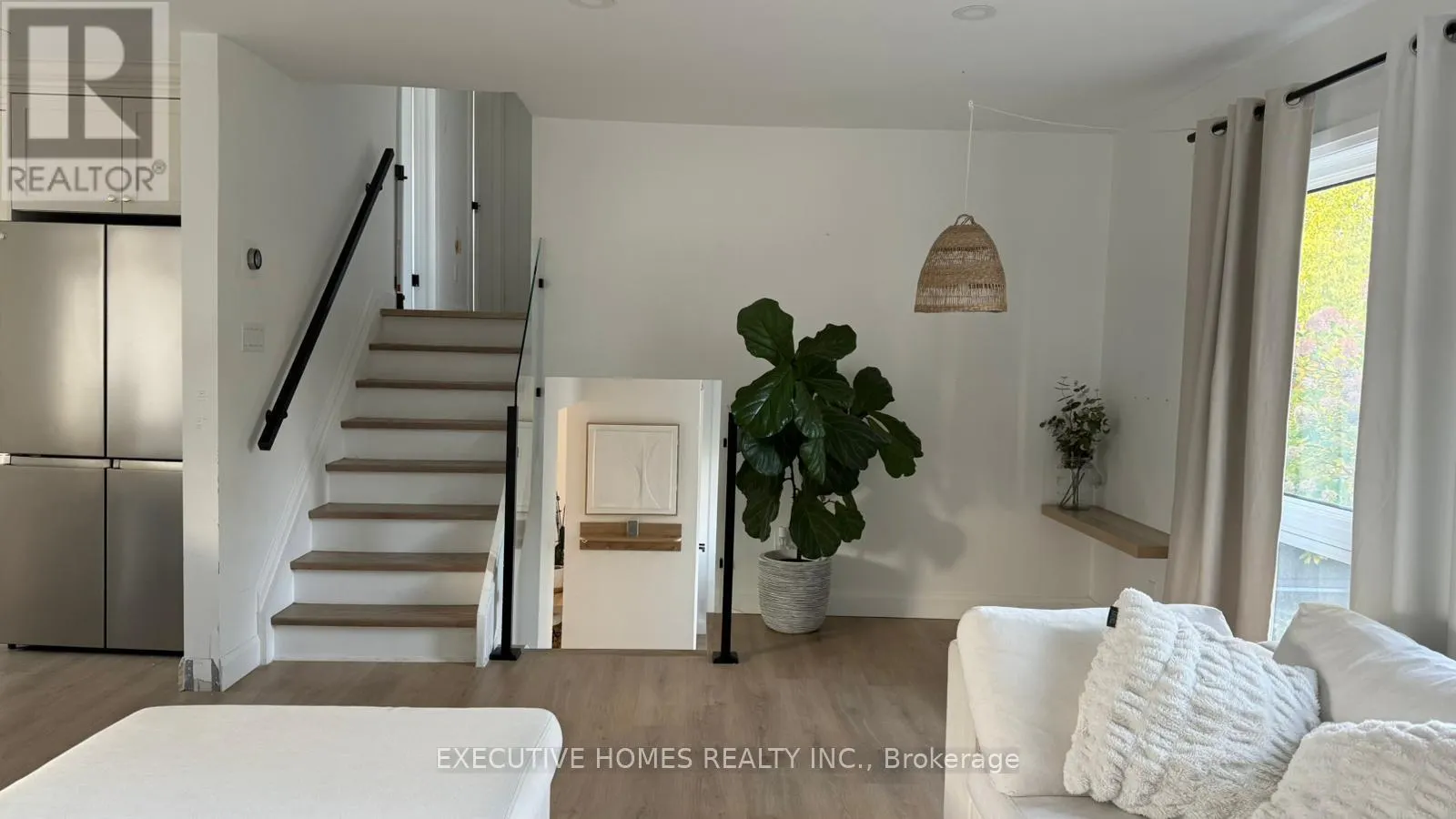 1045 BEAUFORT AVENUE