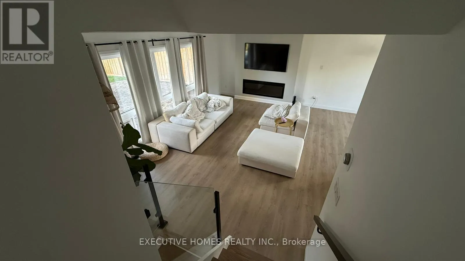 1045 BEAUFORT AVENUE