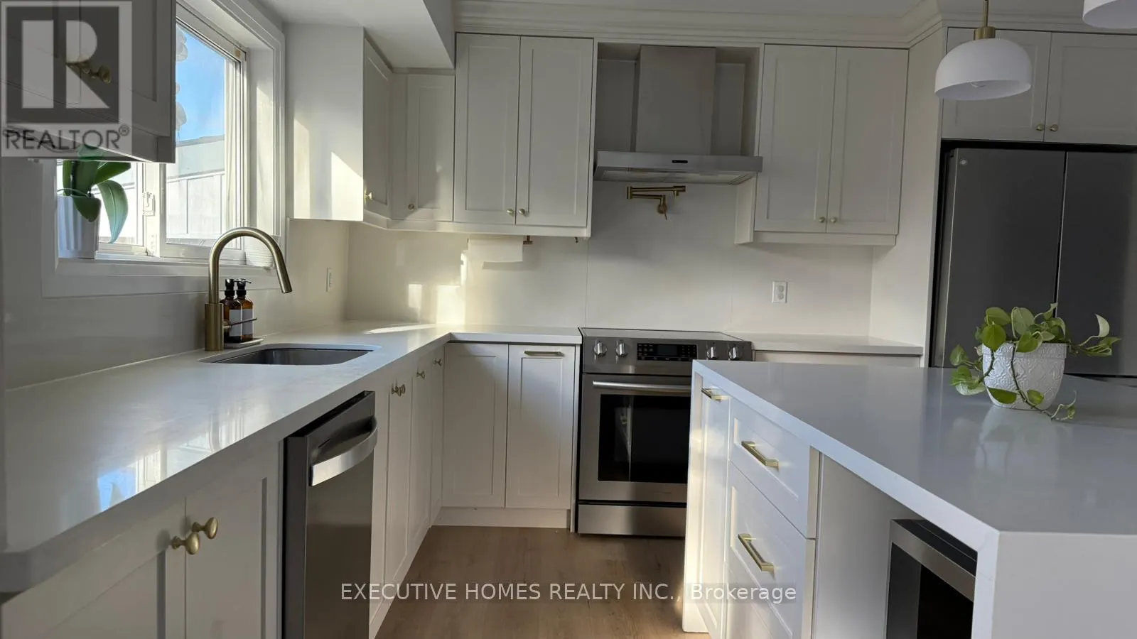 1045 BEAUFORT AVENUE