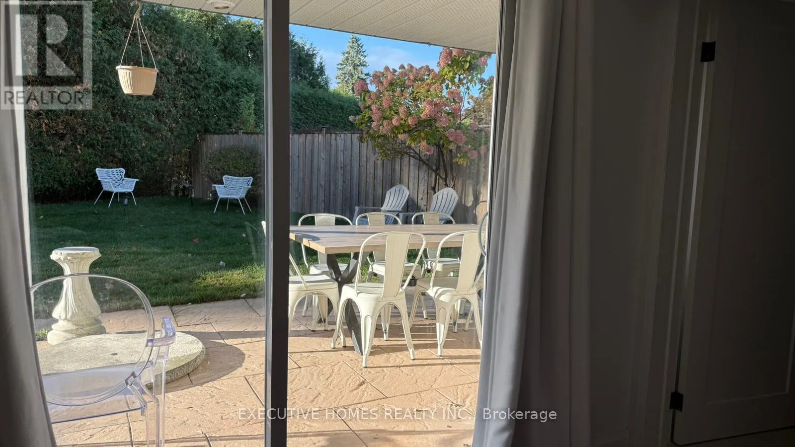 1045 BEAUFORT AVENUE