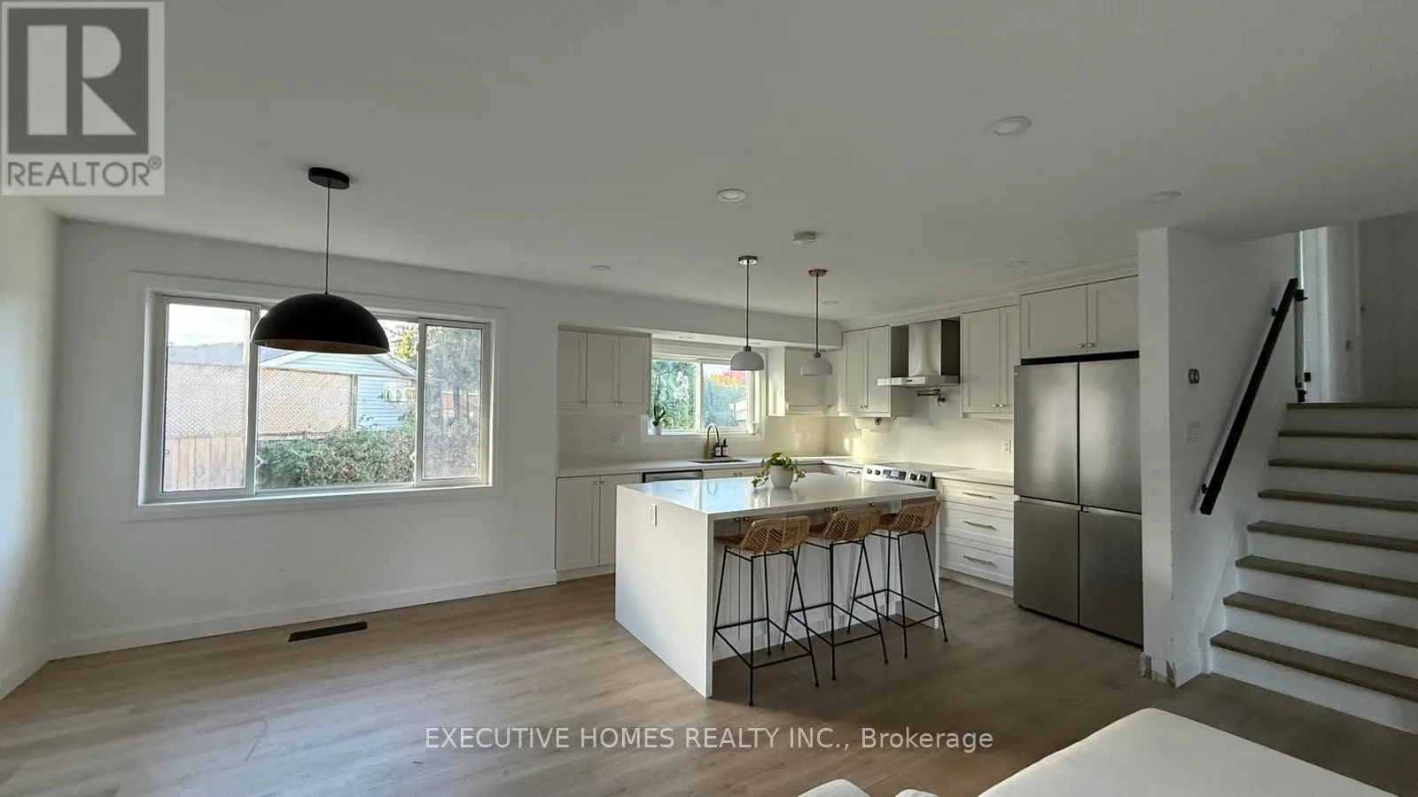 1045 BEAUFORT AVENUE