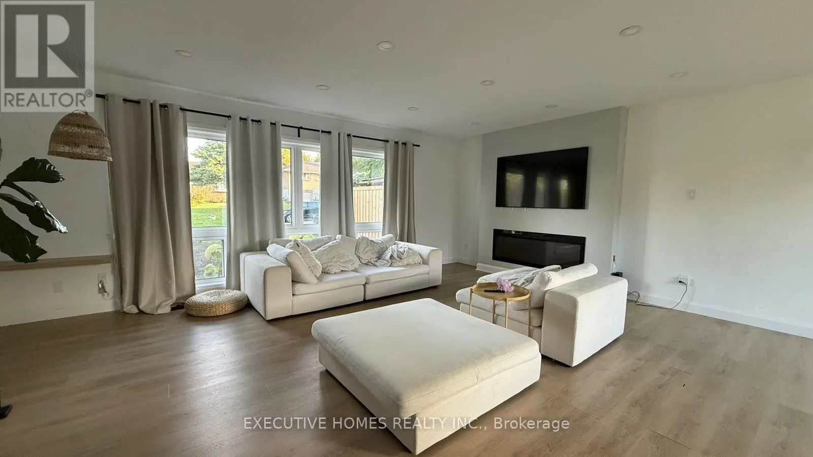 1045 BEAUFORT AVENUE