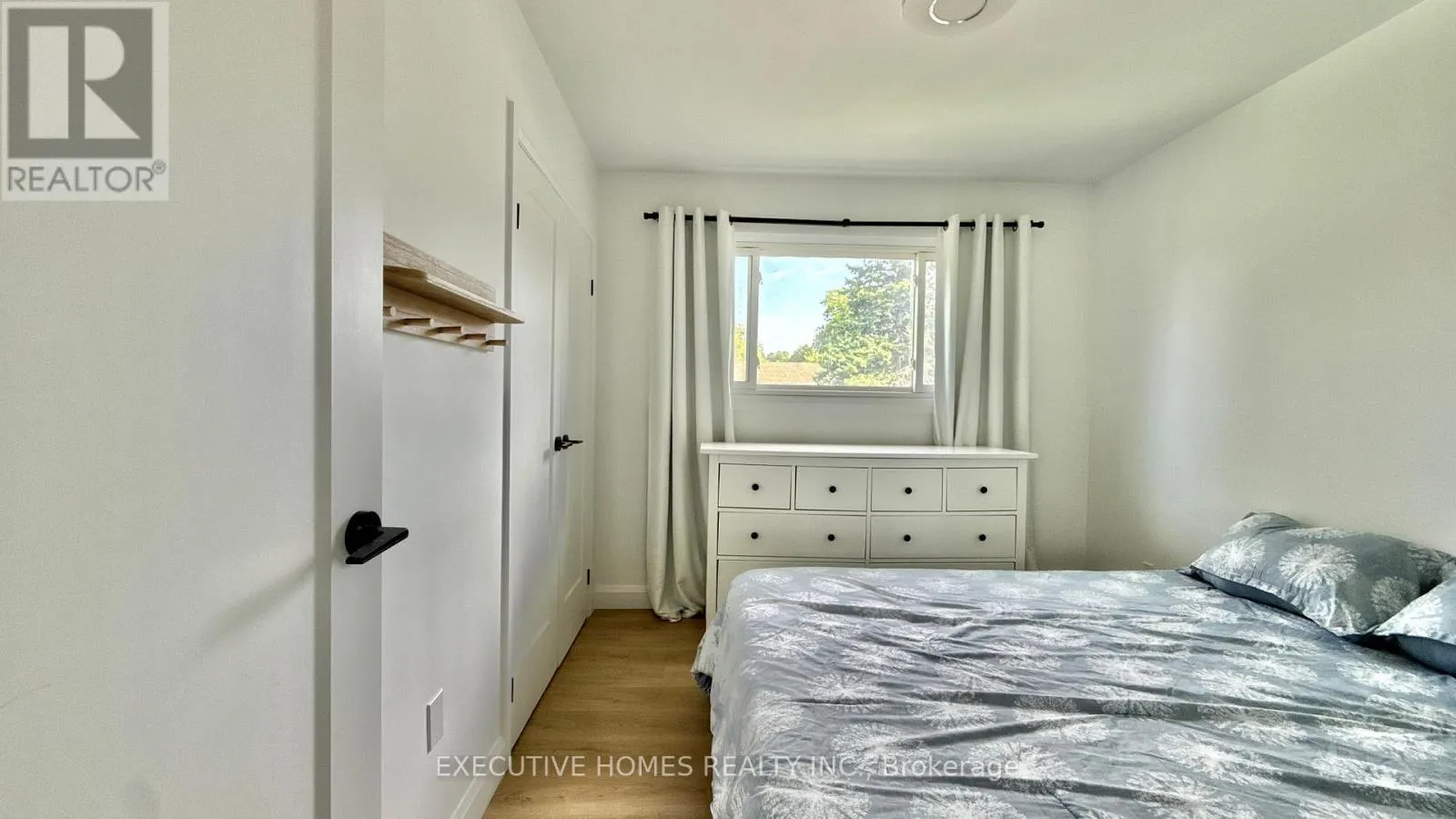 1045 BEAUFORT AVENUE