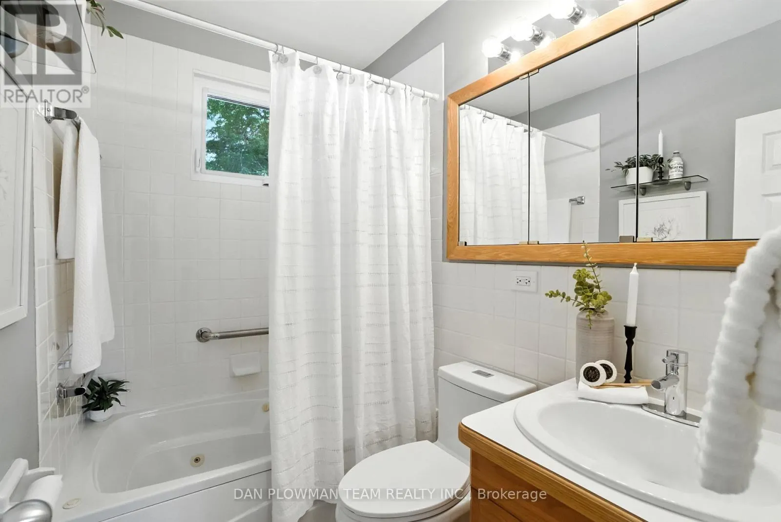 1001 WARDMAN CRESCENT