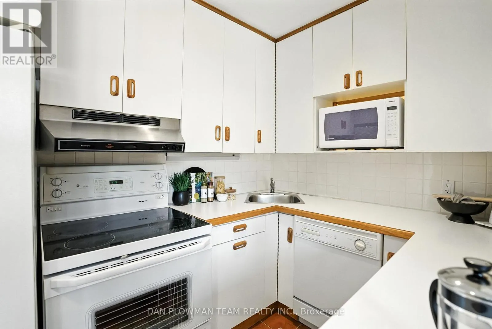 1001 WARDMAN CRESCENT