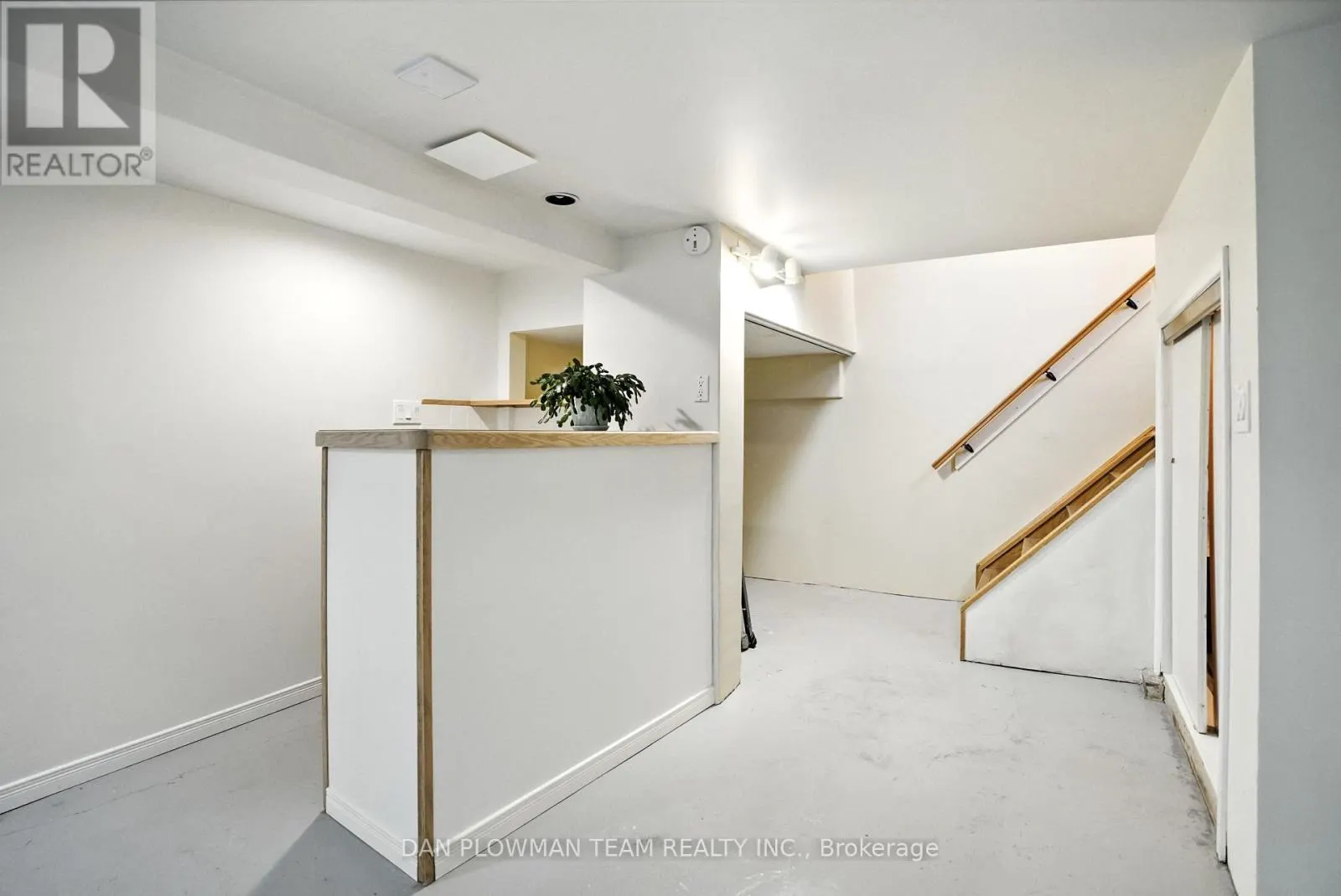 1001 WARDMAN CRESCENT