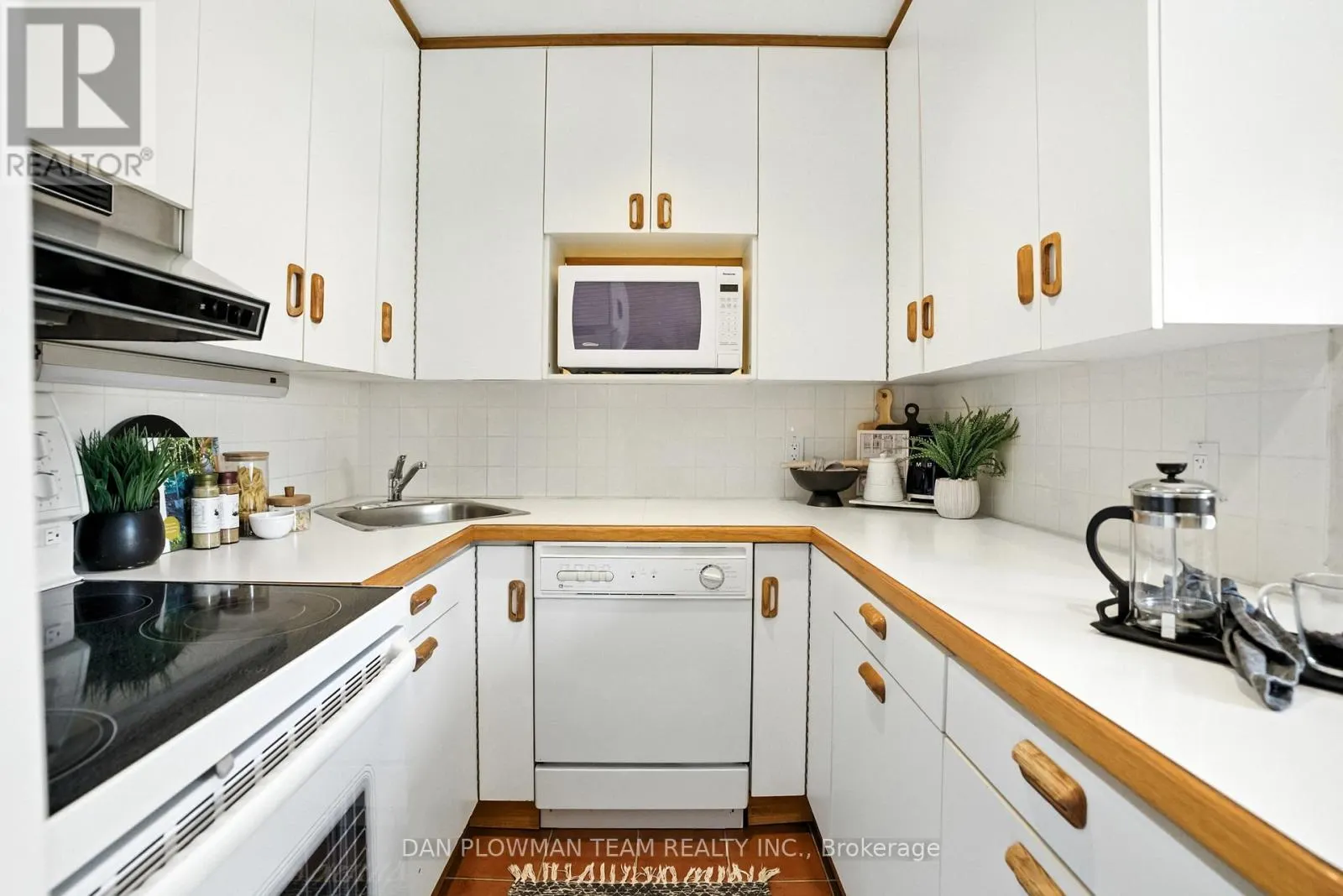 1001 WARDMAN CRESCENT