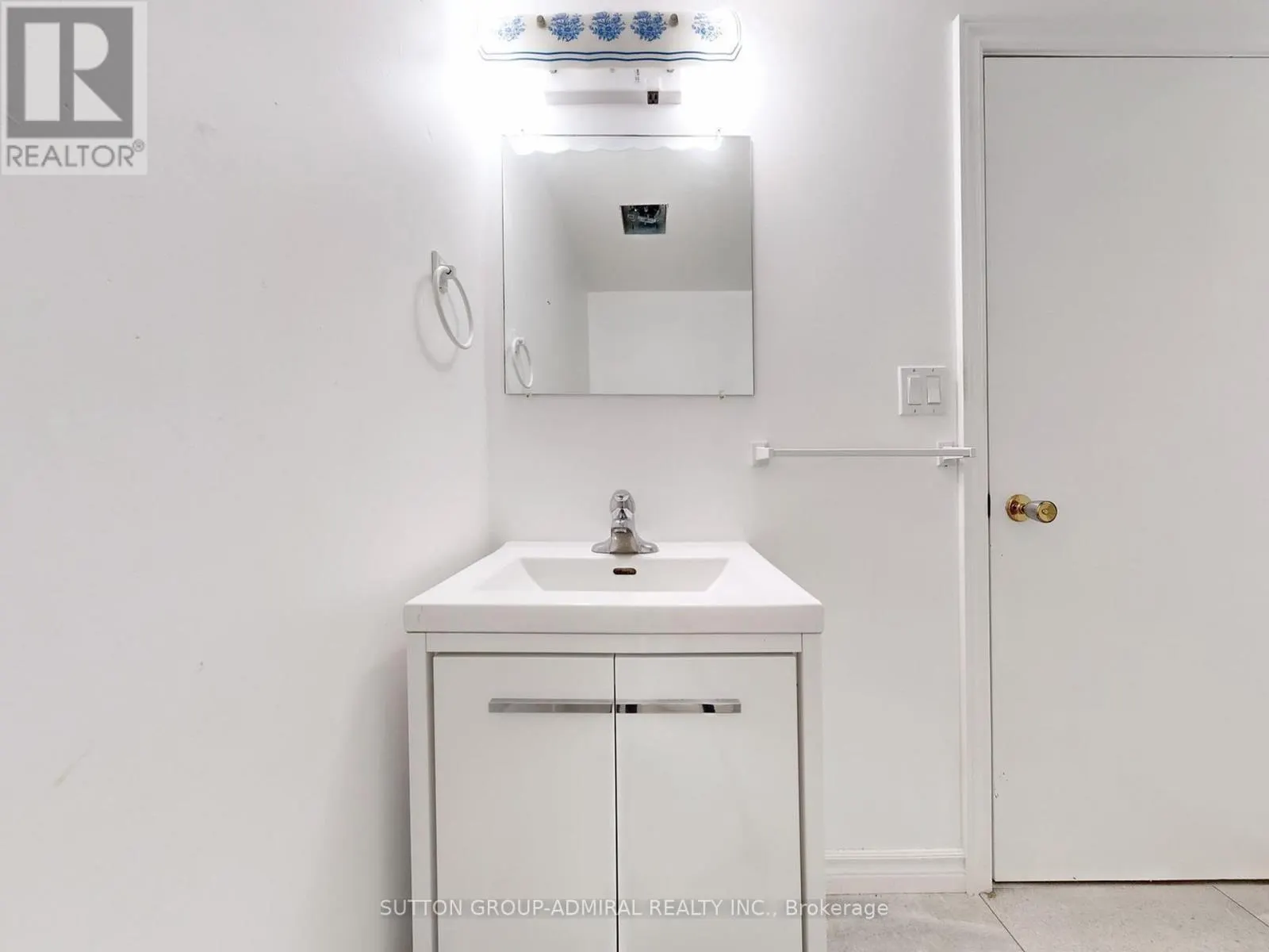 680 ADELAIDE AVENUE E