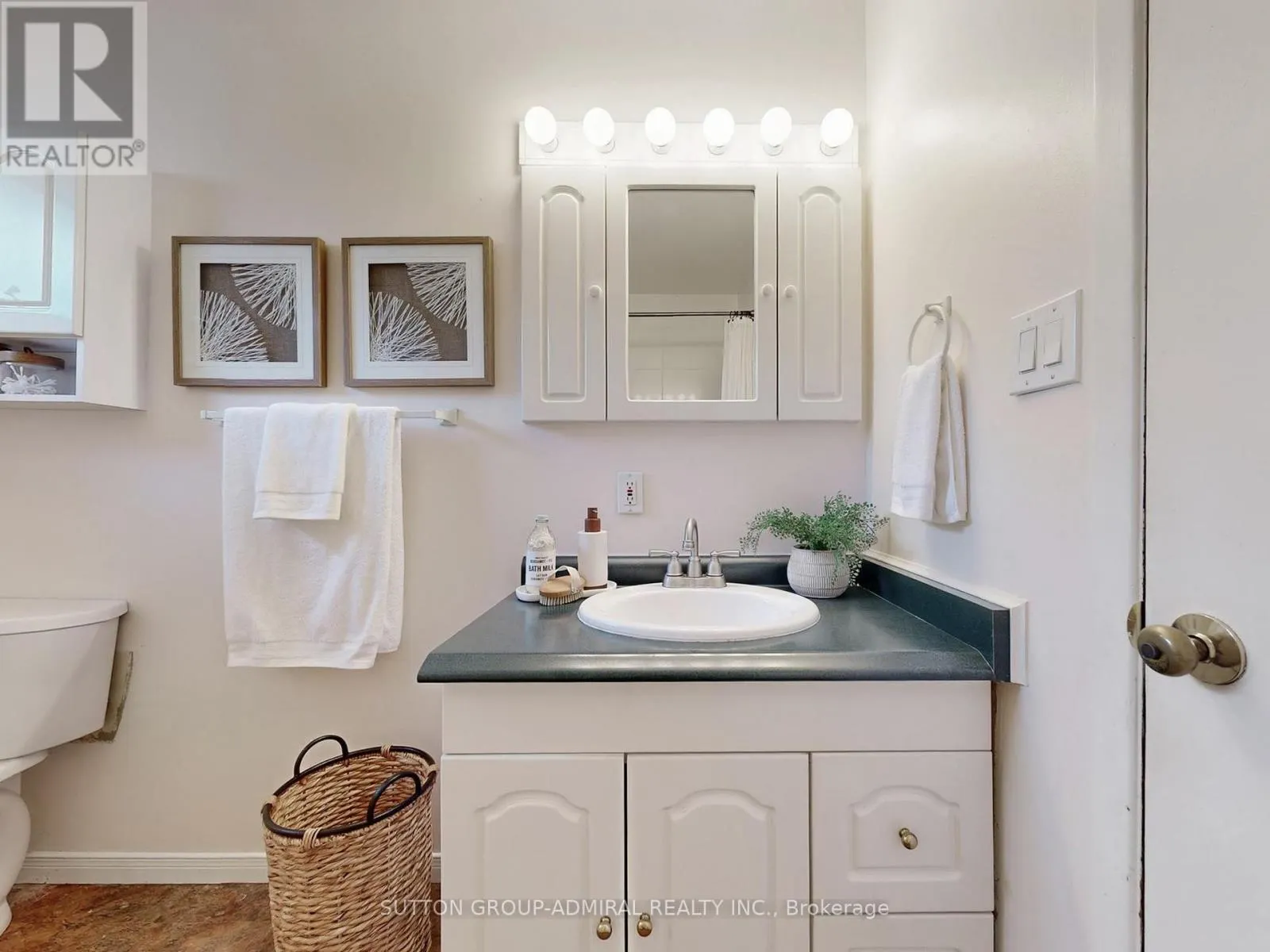 680 ADELAIDE AVENUE E