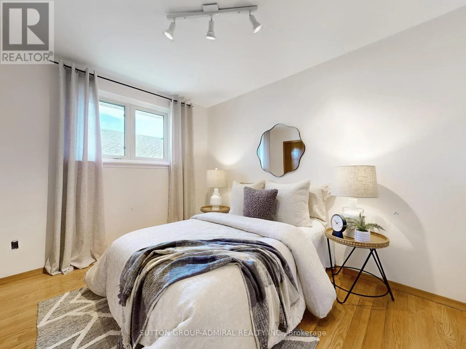 680 ADELAIDE AVENUE E