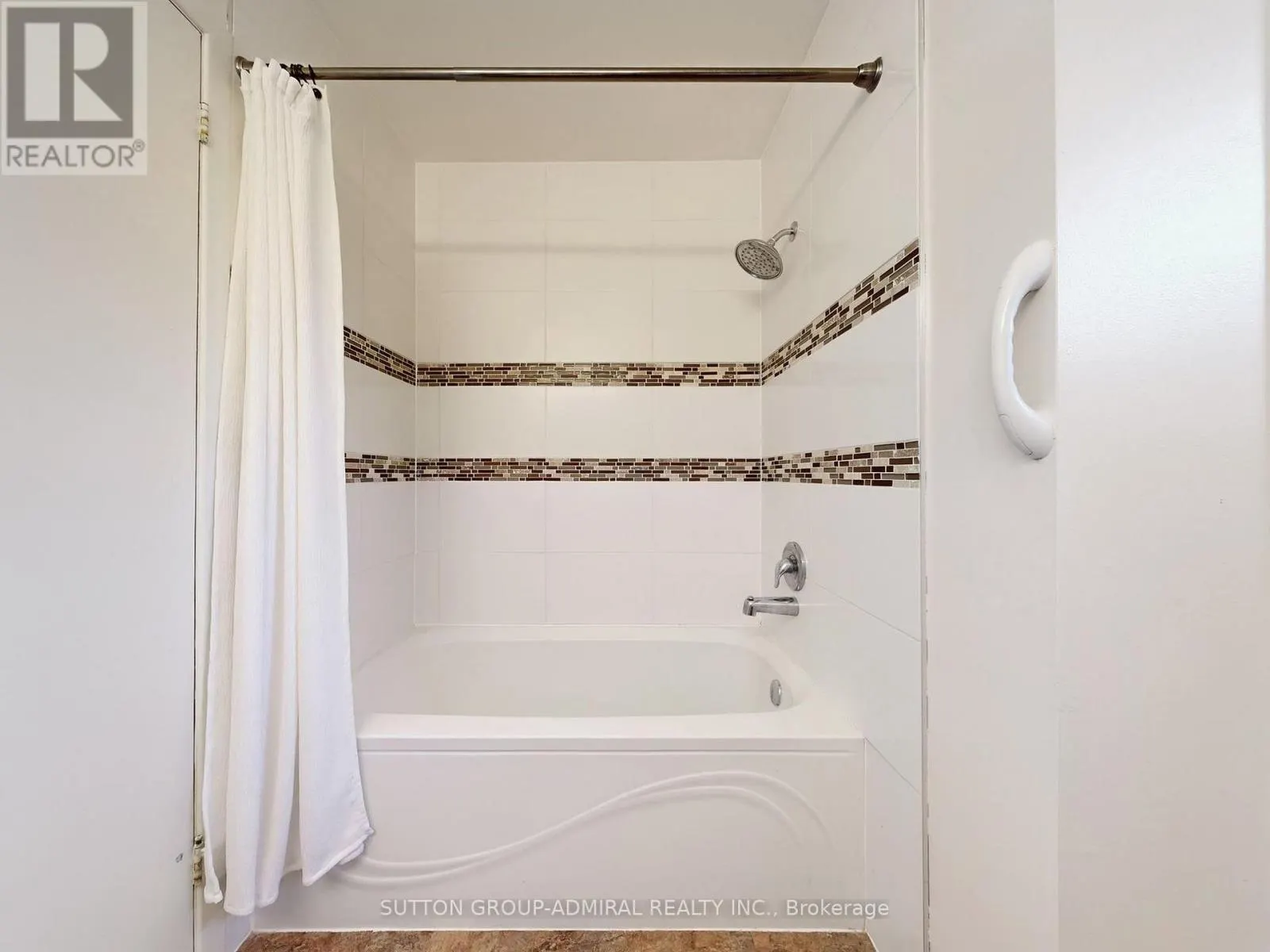 680 ADELAIDE AVENUE E