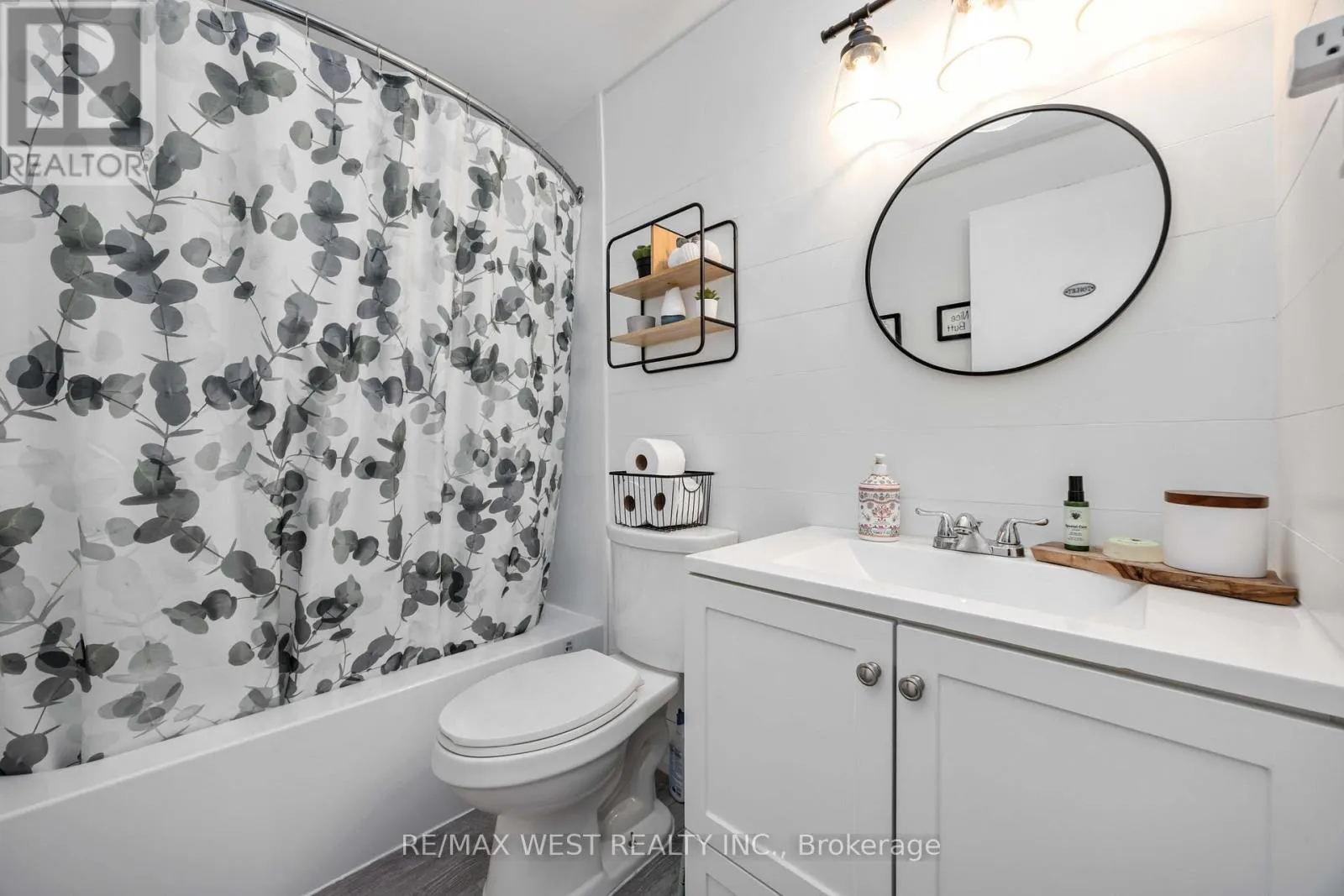 E8 - 221 ORMOND DRIVE