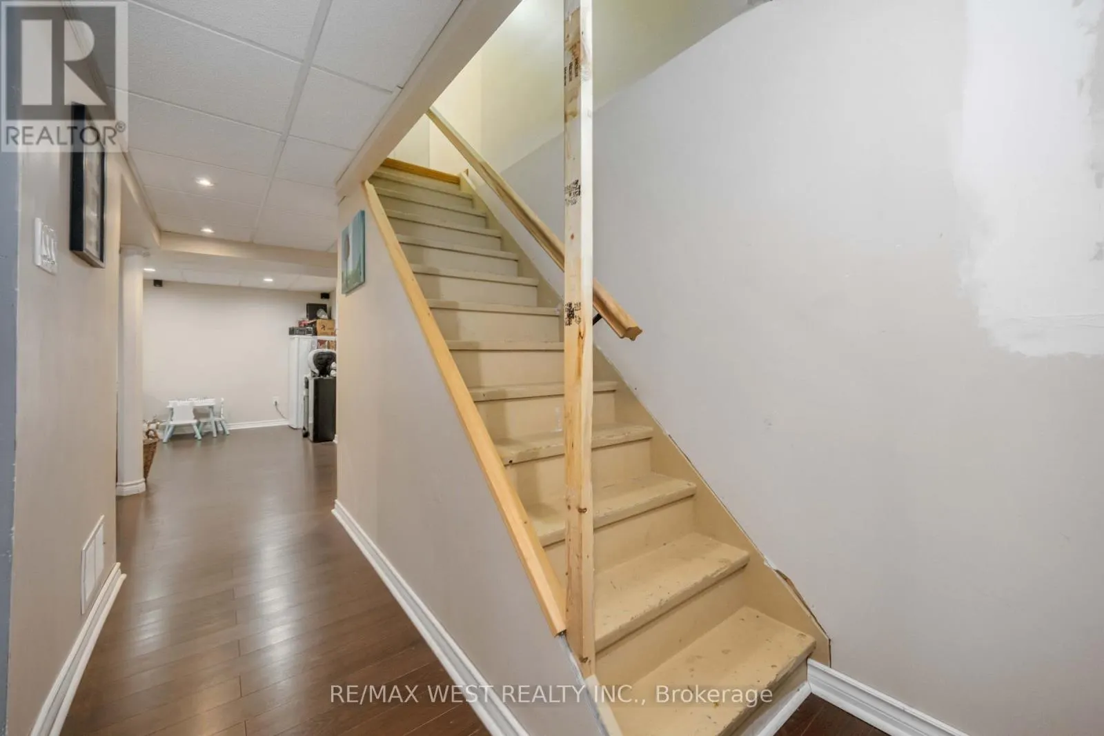 E8 - 221 ORMOND DRIVE