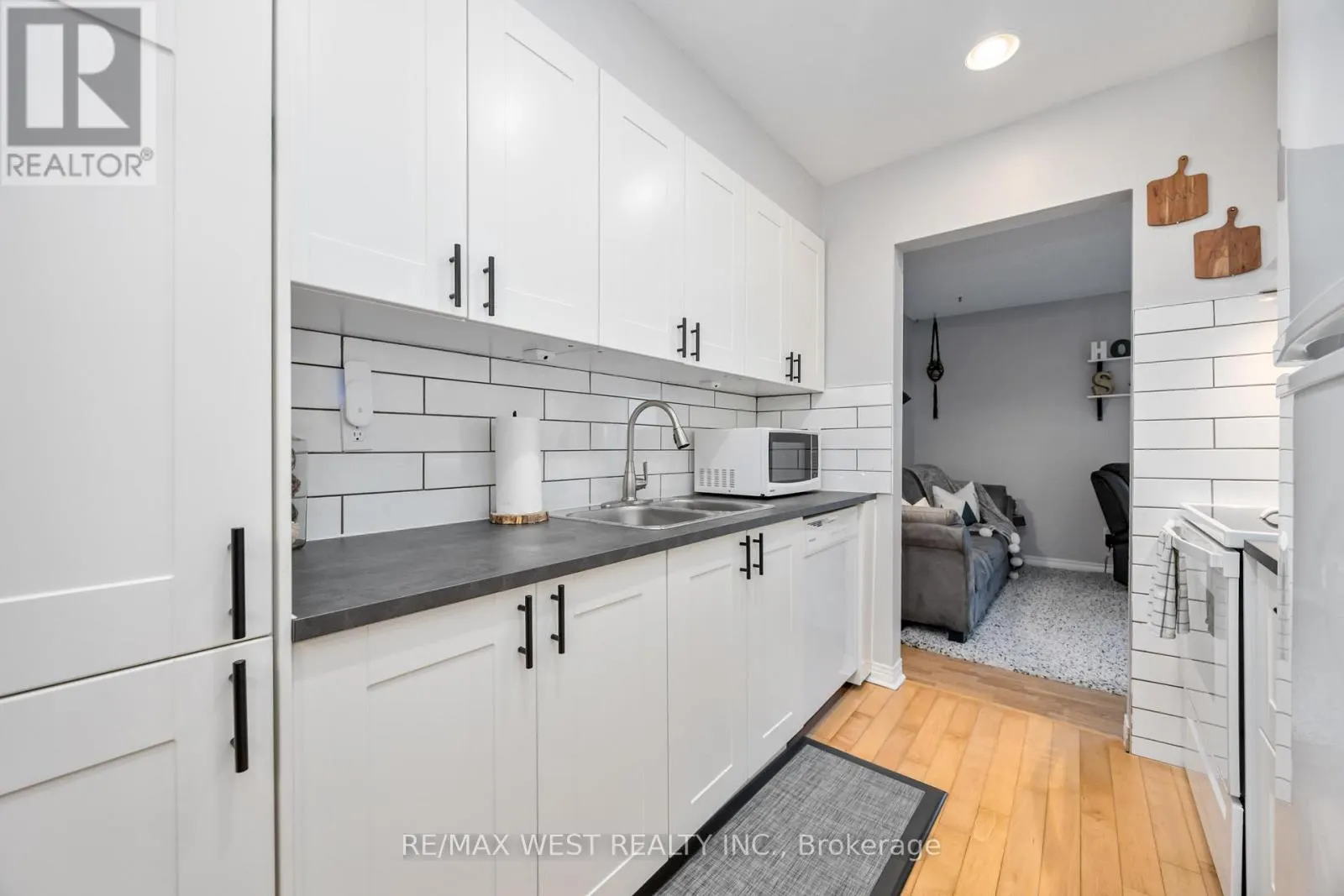 E8 - 221 ORMOND DRIVE