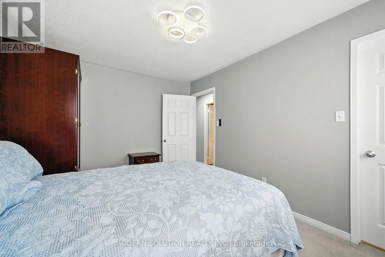 99 CREEKWOOD CRESCENT