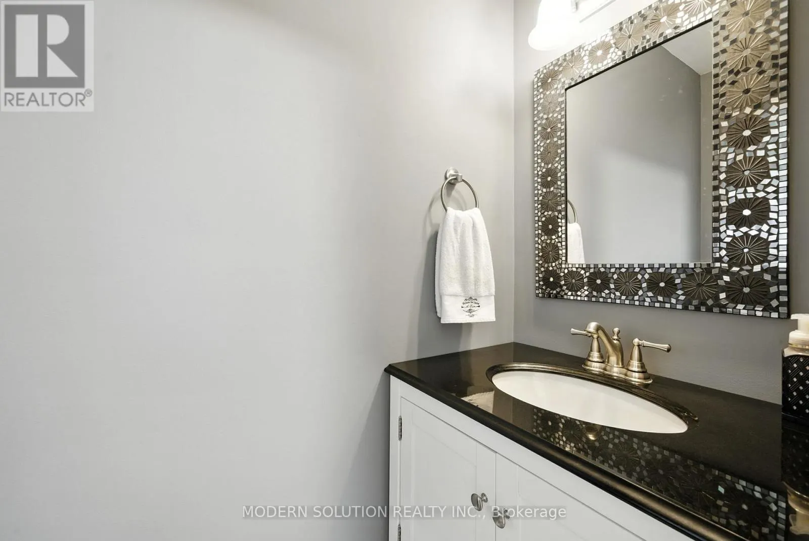 99 CREEKWOOD CRESCENT