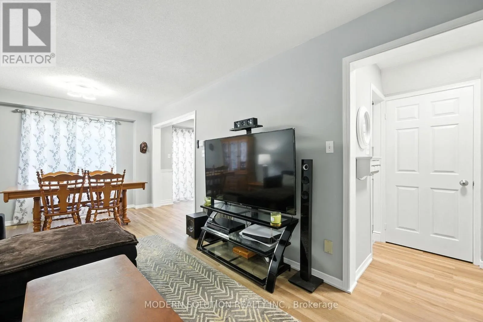 99 CREEKWOOD CRESCENT