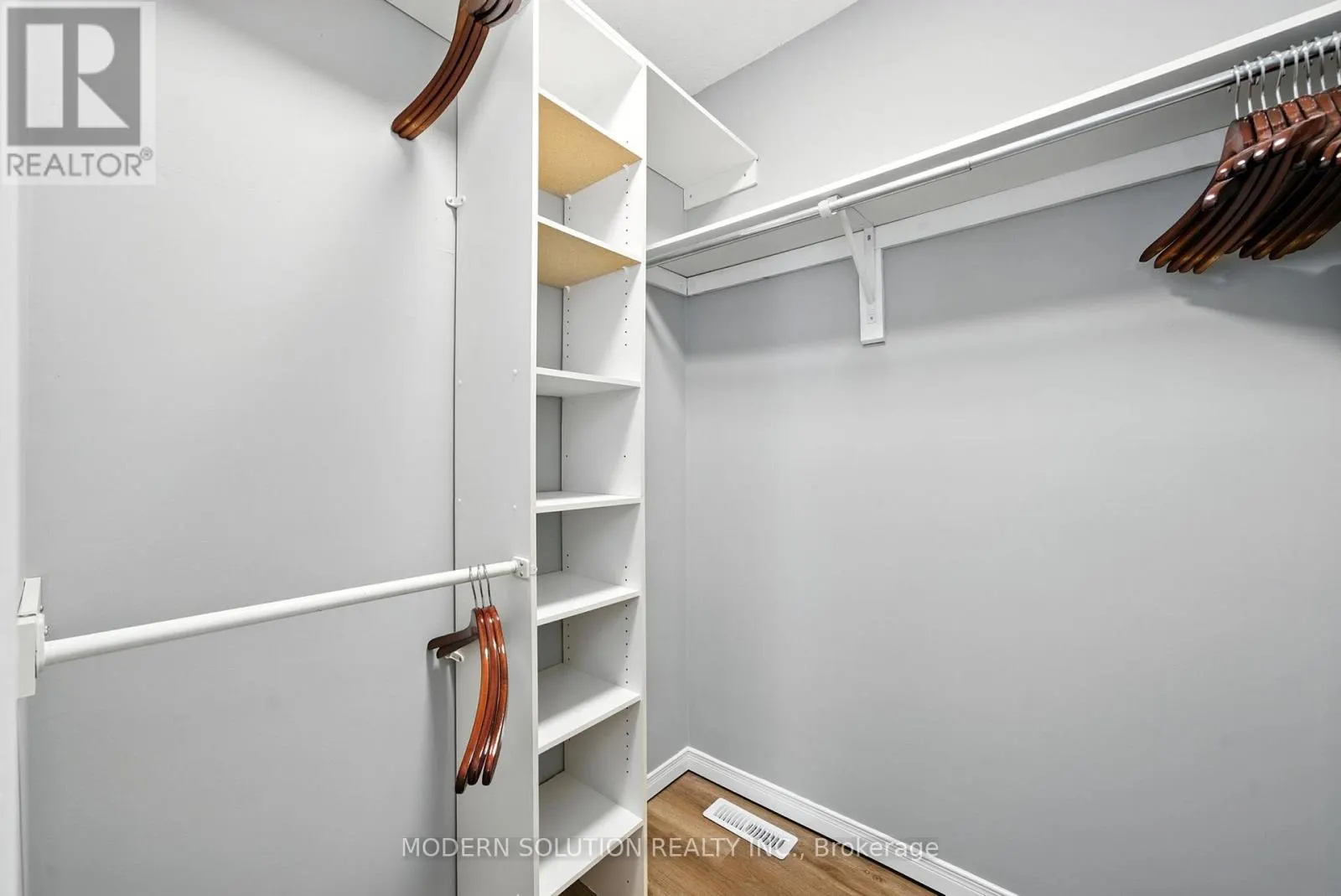 99 CREEKWOOD CRESCENT