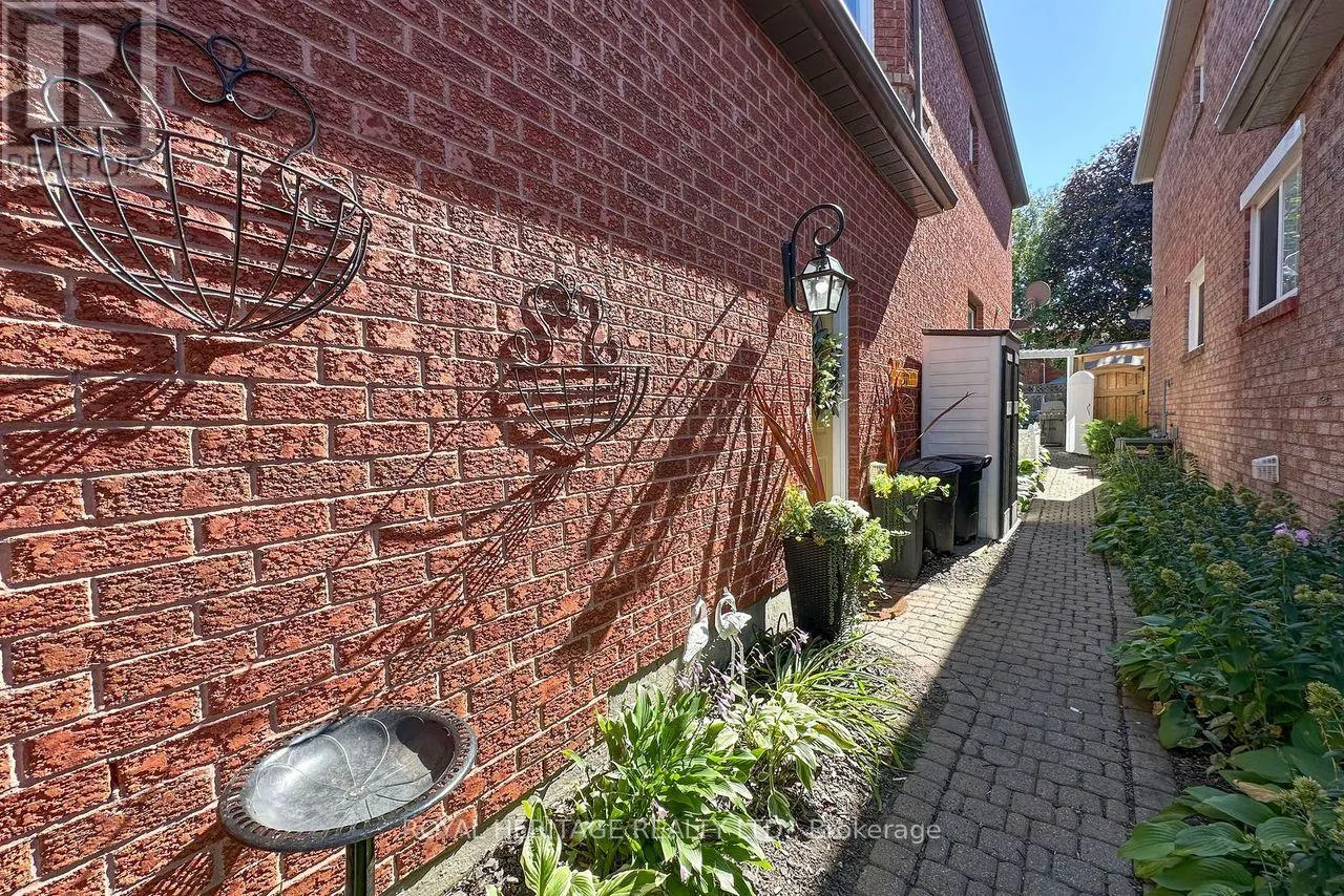 66 FIELDNEST CRESCENT