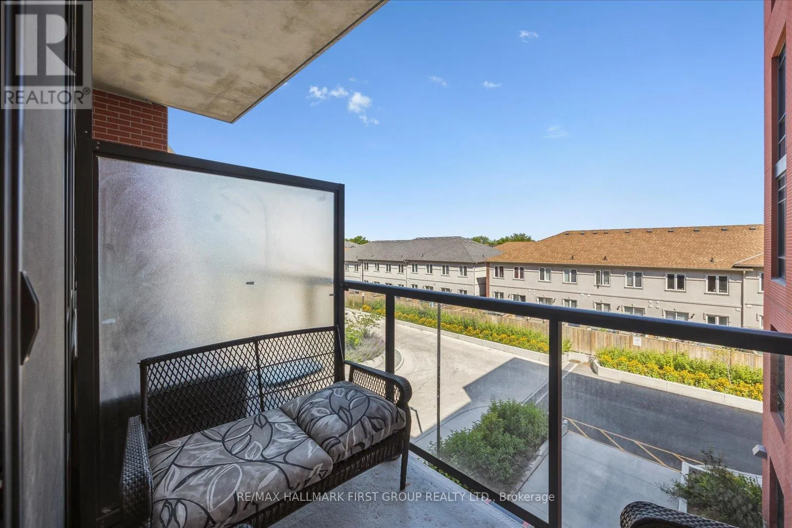 302 - 1010 DUNDAS STREET E, #302