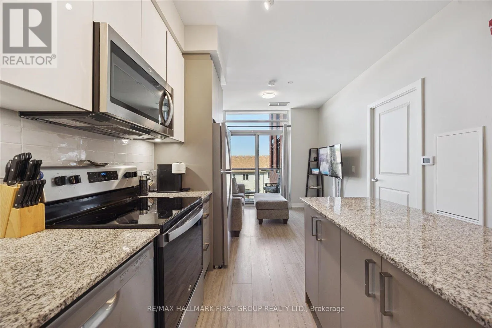 302 - 1010 DUNDAS STREET E, #302