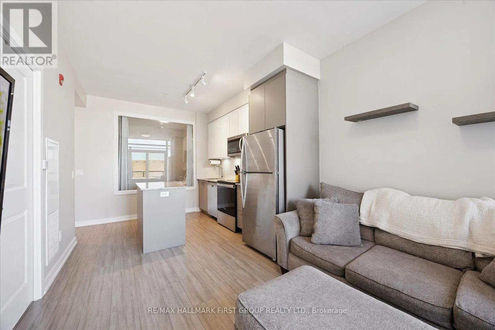 302 - 1010 DUNDAS STREET E, #302