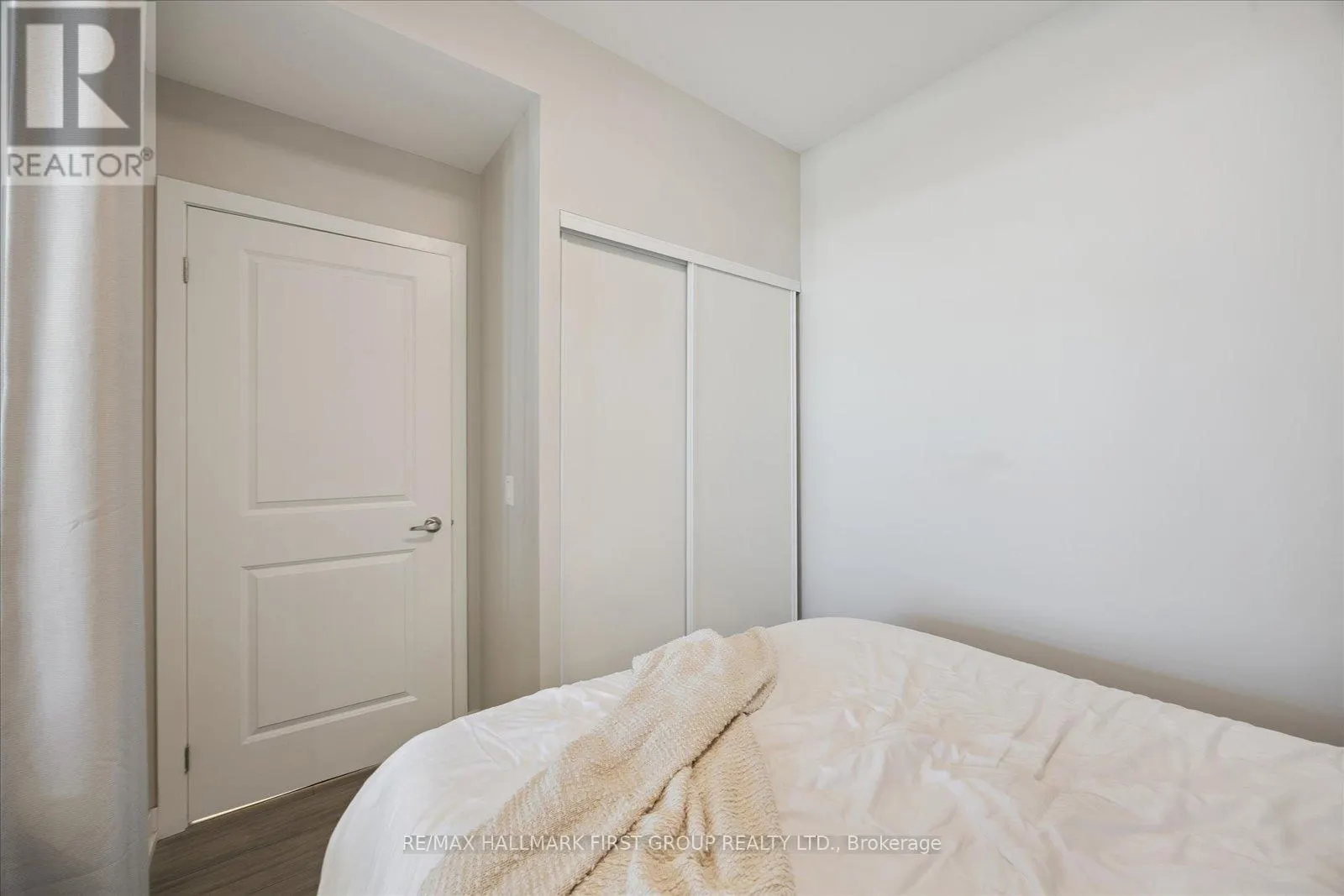 302 - 1010 DUNDAS STREET E, #302