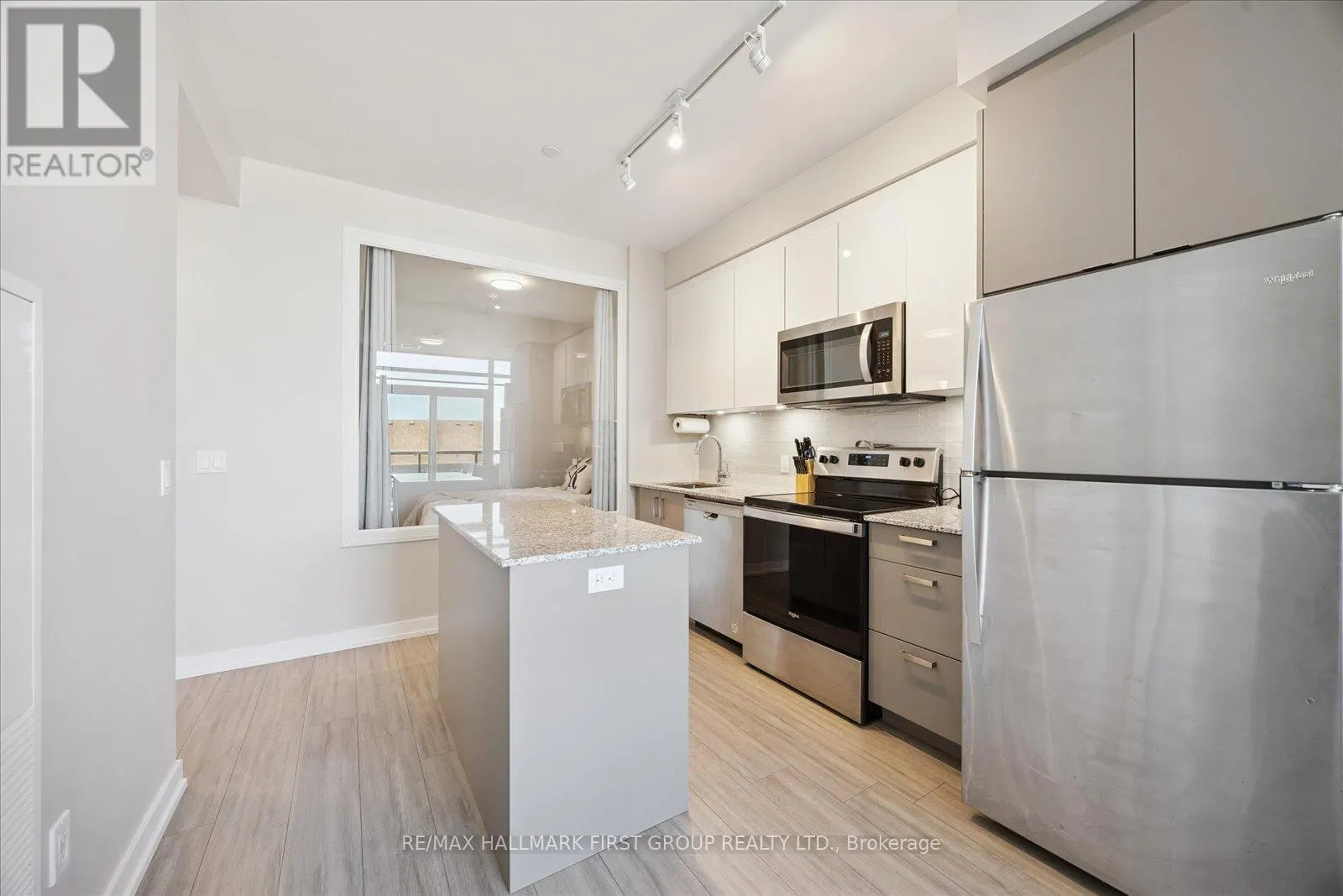 302 - 1010 DUNDAS STREET E, #302