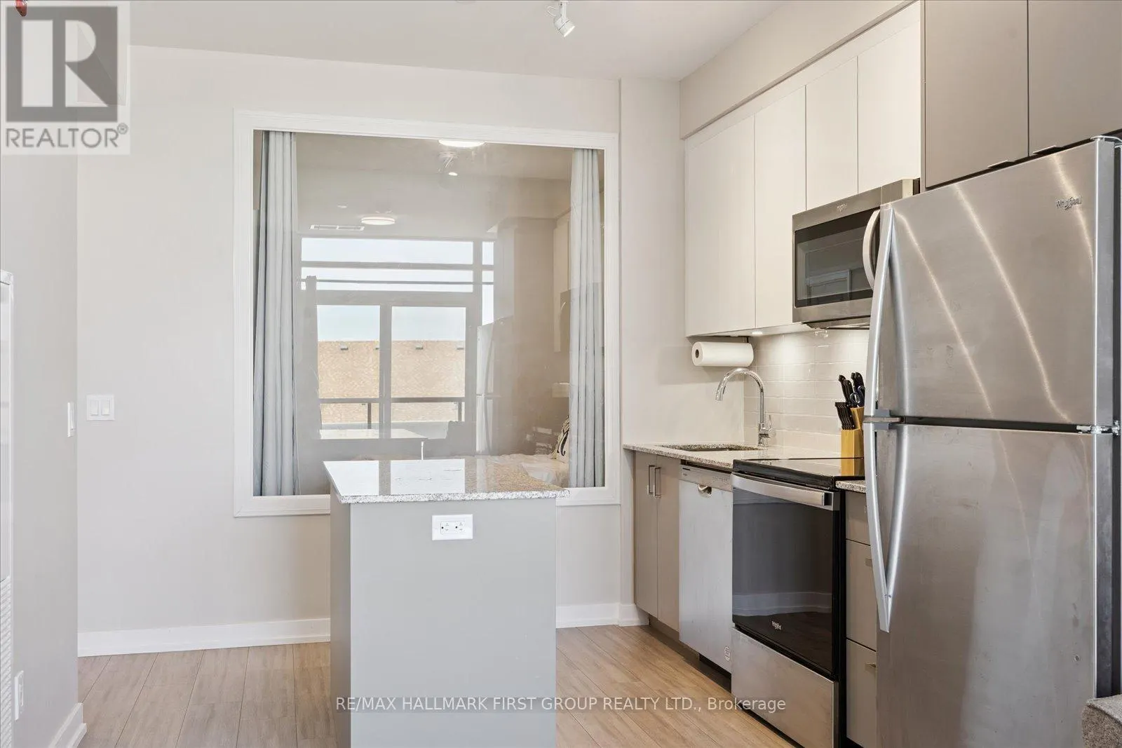 302 - 1010 DUNDAS STREET E, #302