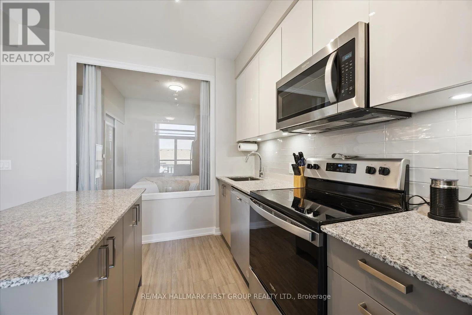 302 - 1010 DUNDAS STREET E, #302