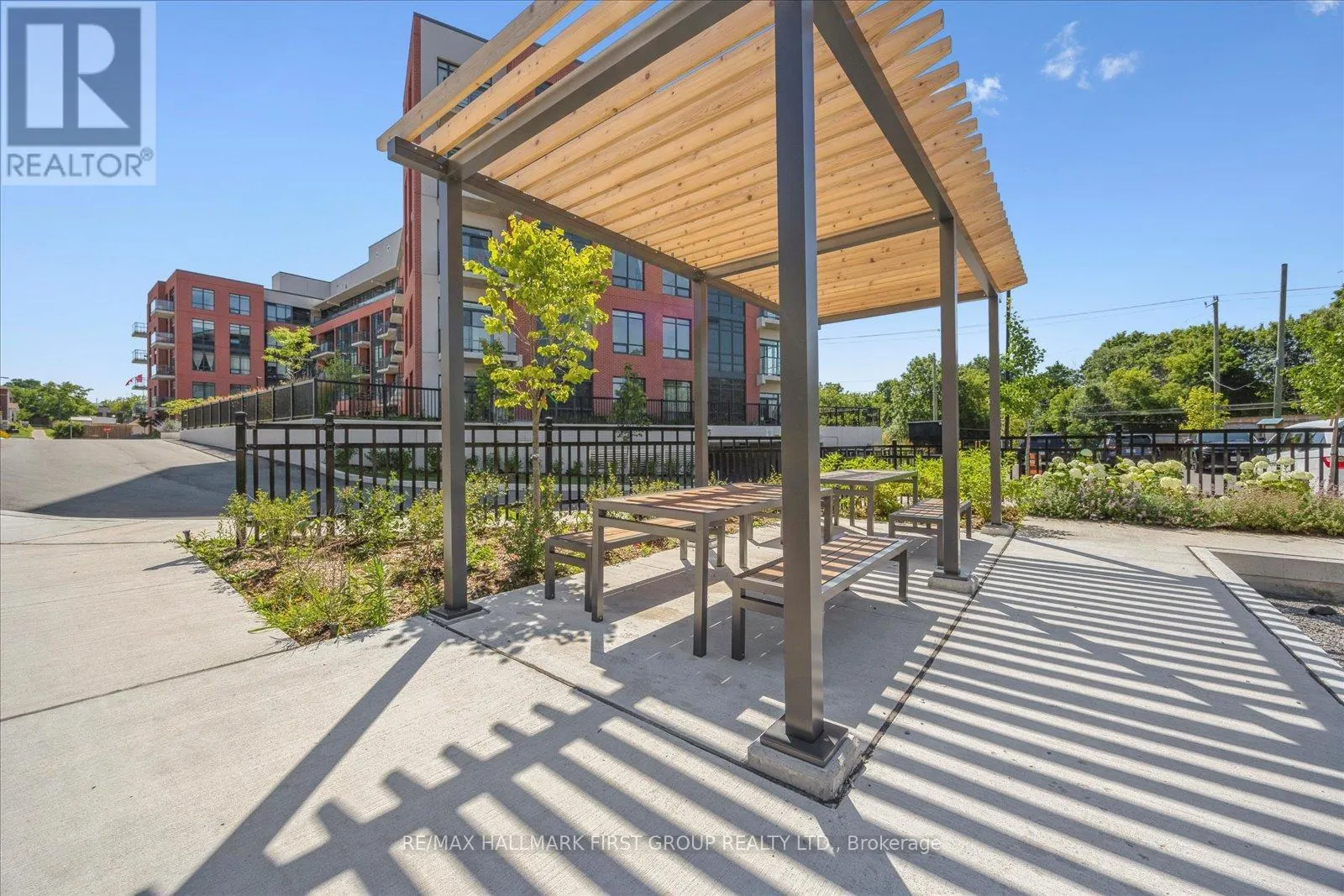 302 - 1010 DUNDAS STREET E, #302