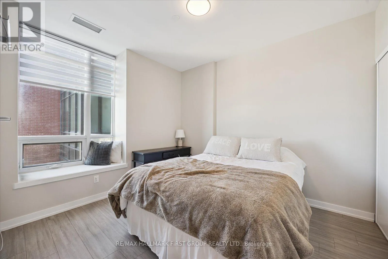 302 - 1010 DUNDAS STREET E, #302