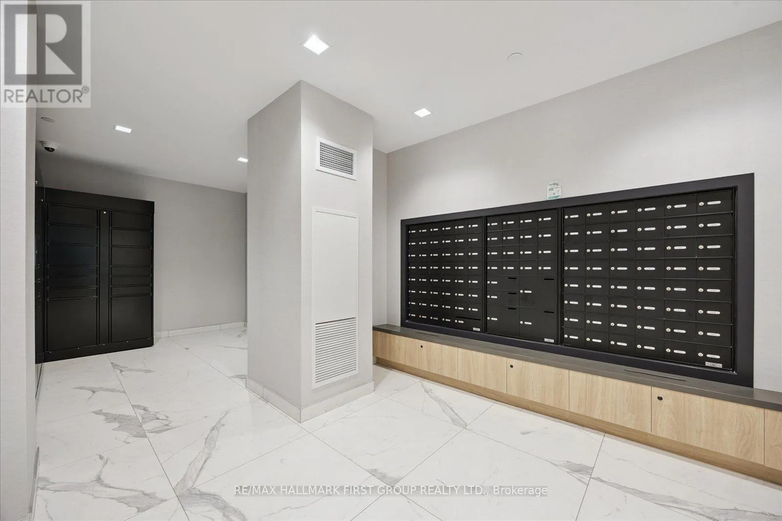 302 - 1010 DUNDAS STREET E, #302