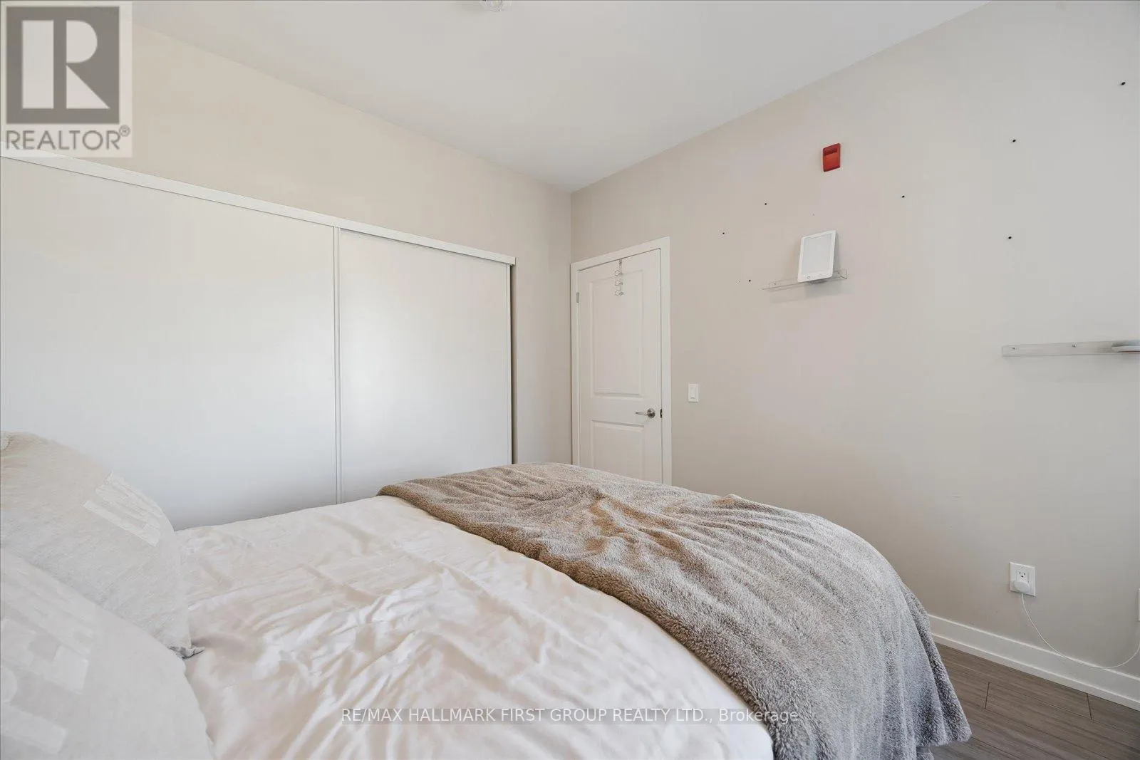 302 - 1010 DUNDAS STREET E, #302