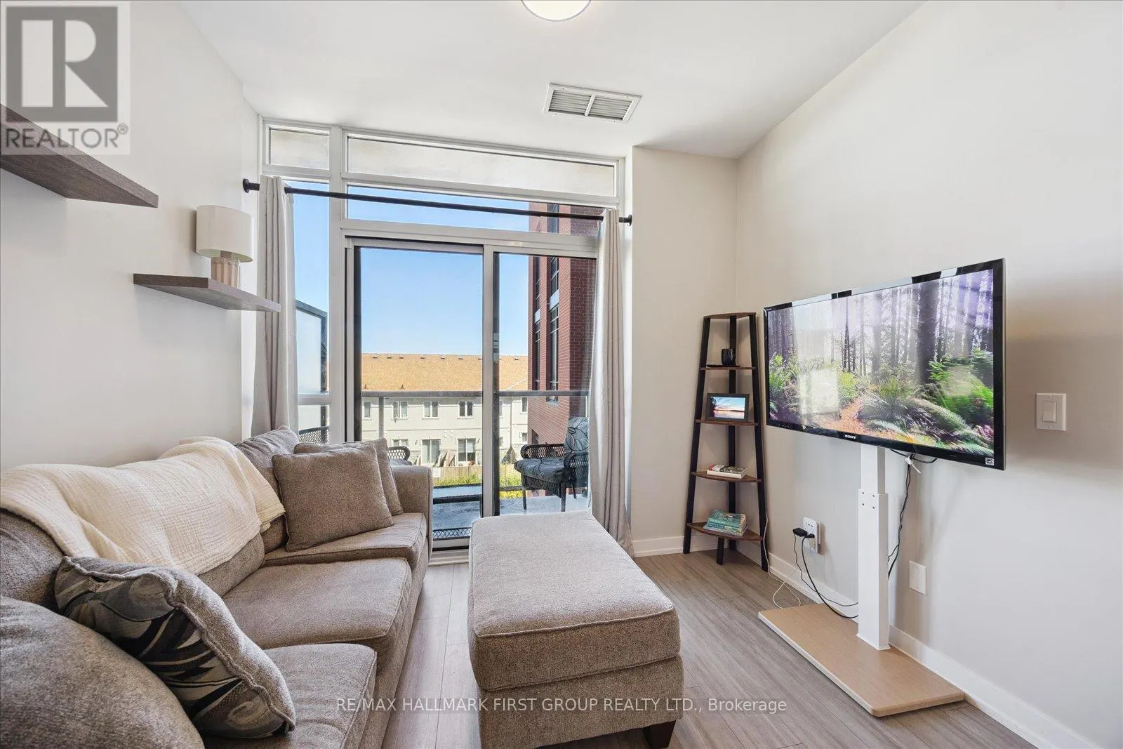 302 - 1010 DUNDAS STREET E, #302