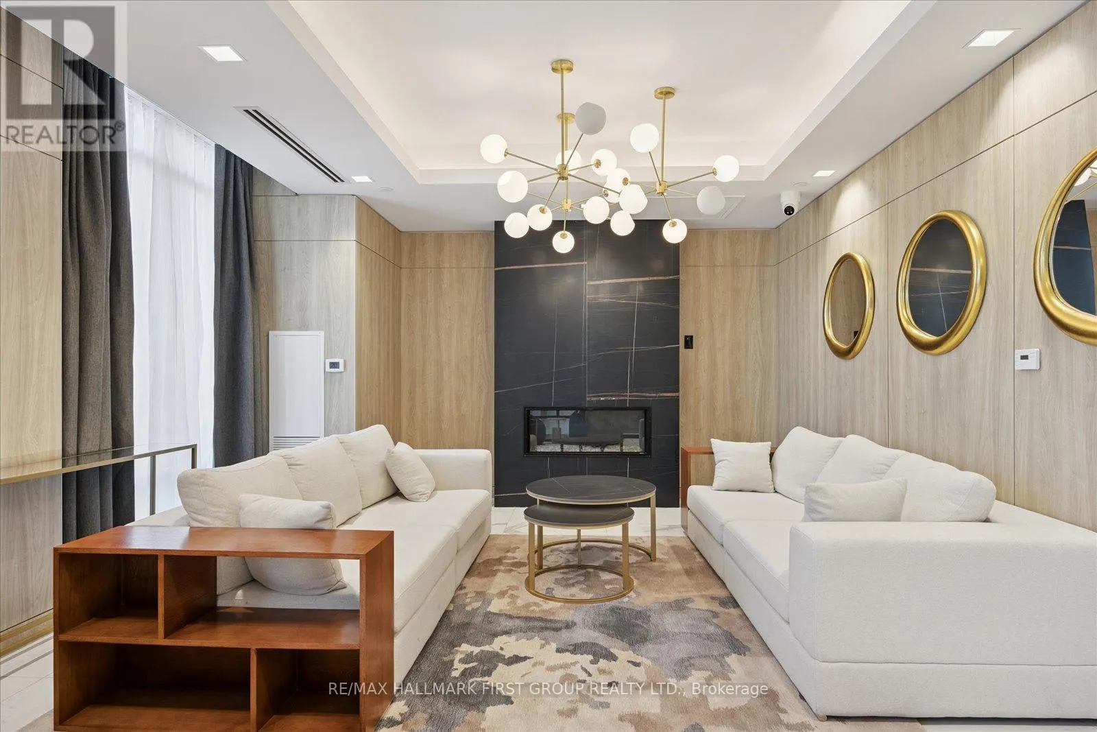 302 - 1010 DUNDAS STREET E, #302