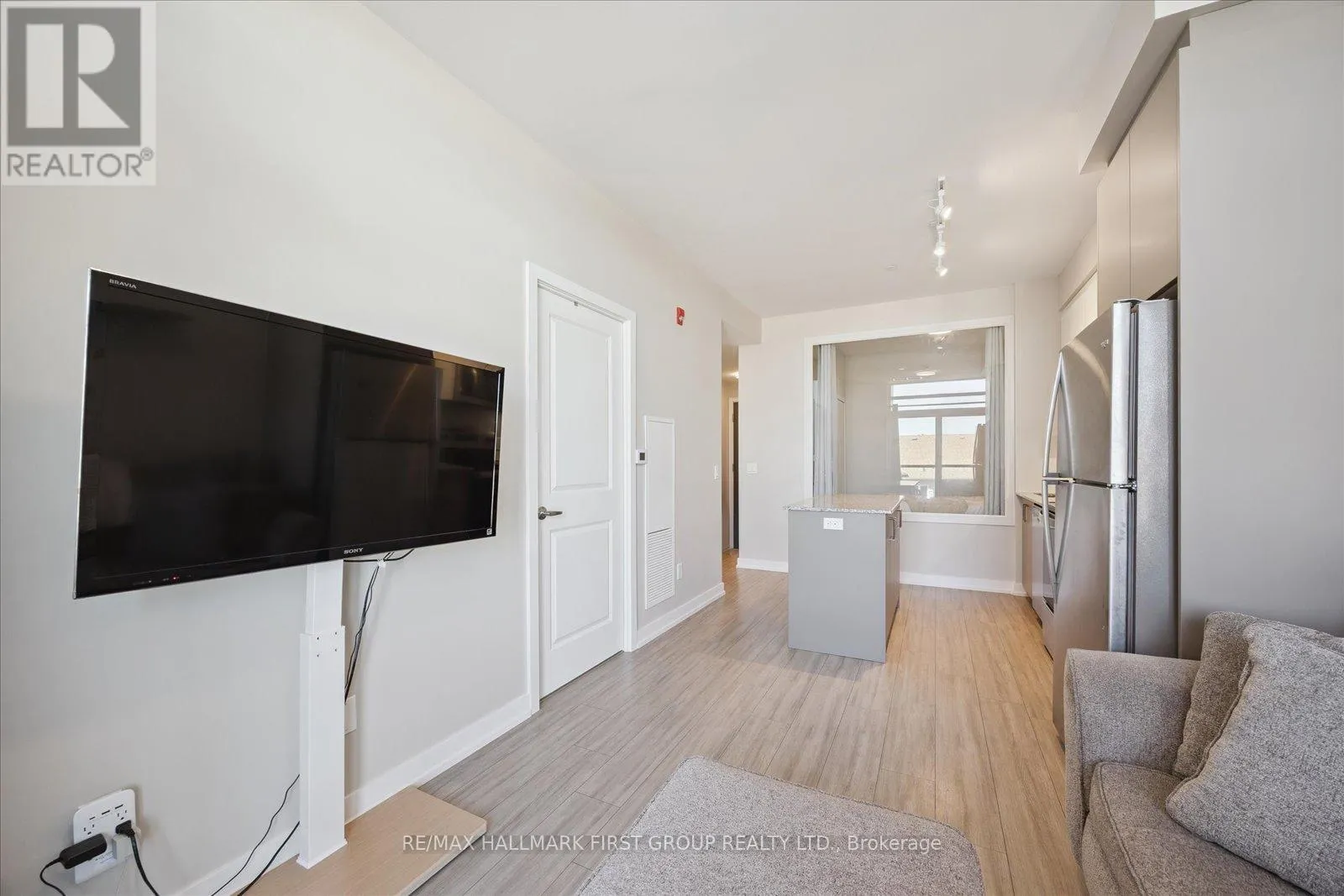 302 - 1010 DUNDAS STREET E, #302