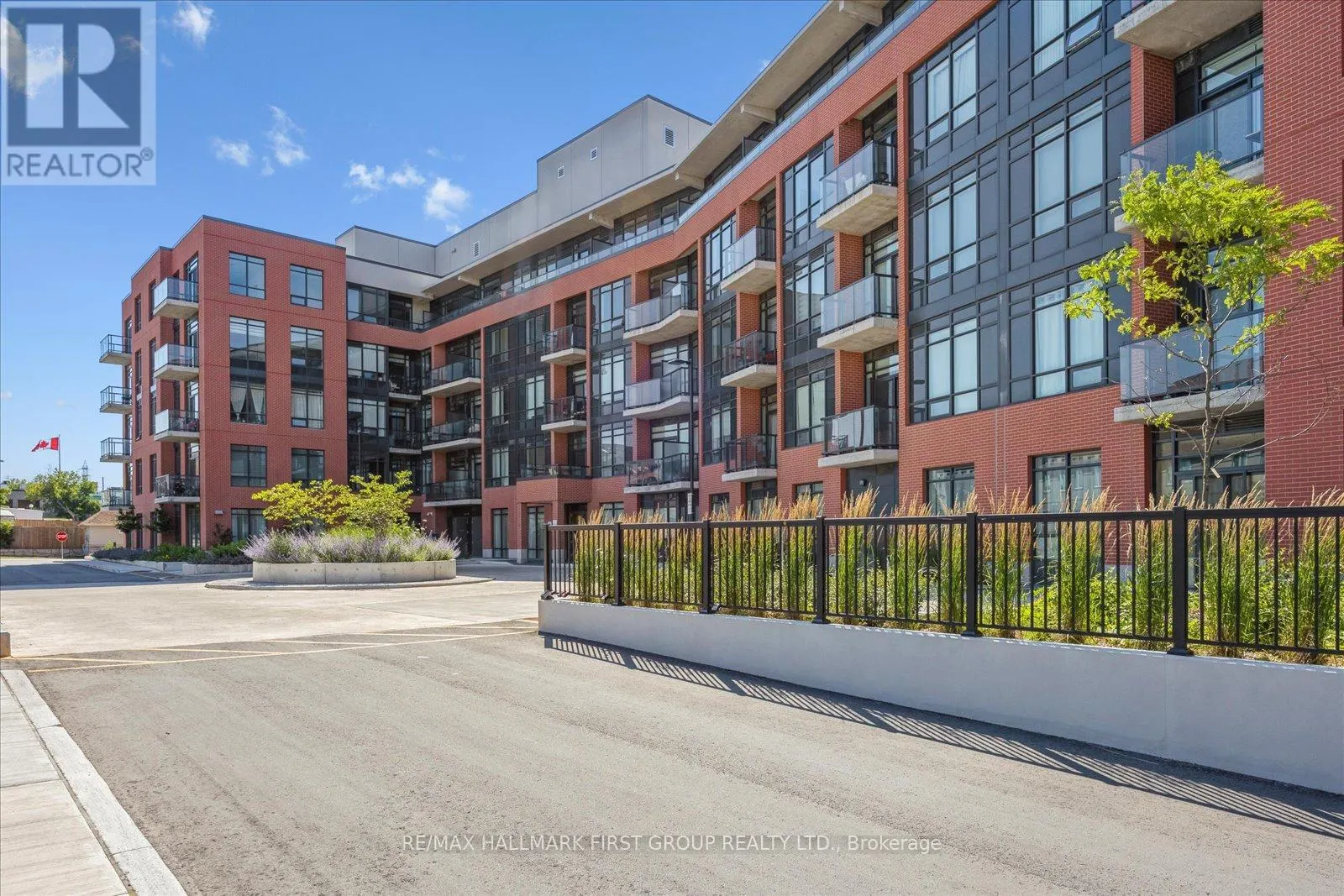 302 - 1010 DUNDAS STREET E, #302