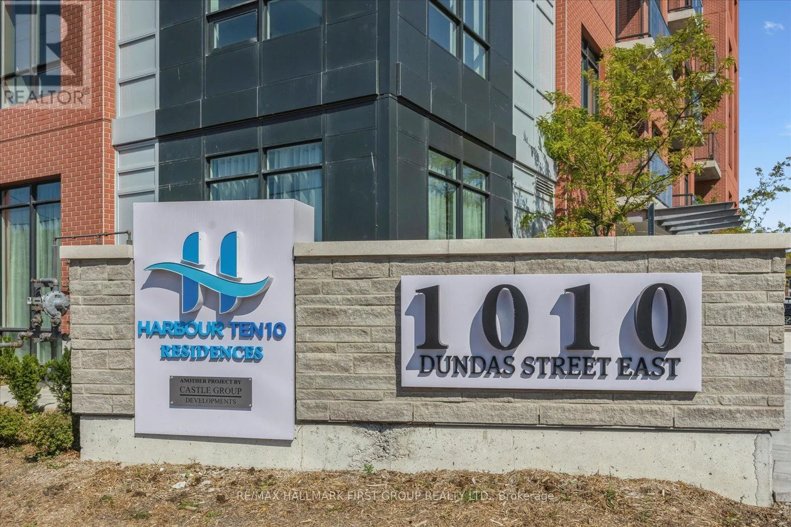 302 - 1010 DUNDAS STREET E, #302