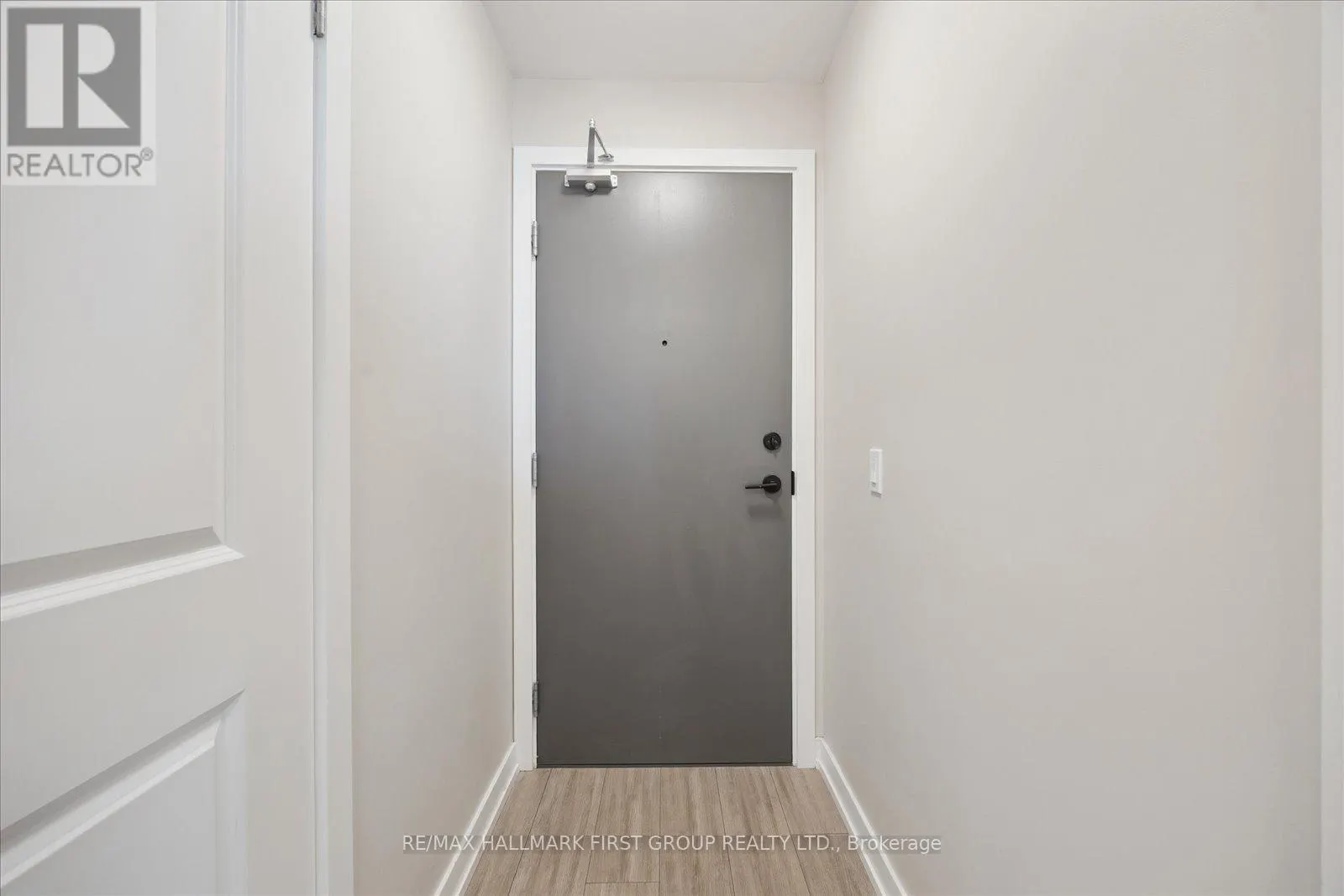 302 - 1010 DUNDAS STREET E, #302